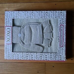 New in 📦,  XOXO  Fashion Glove & Scarf Set.  WHITE AND GOLD. MARLED.